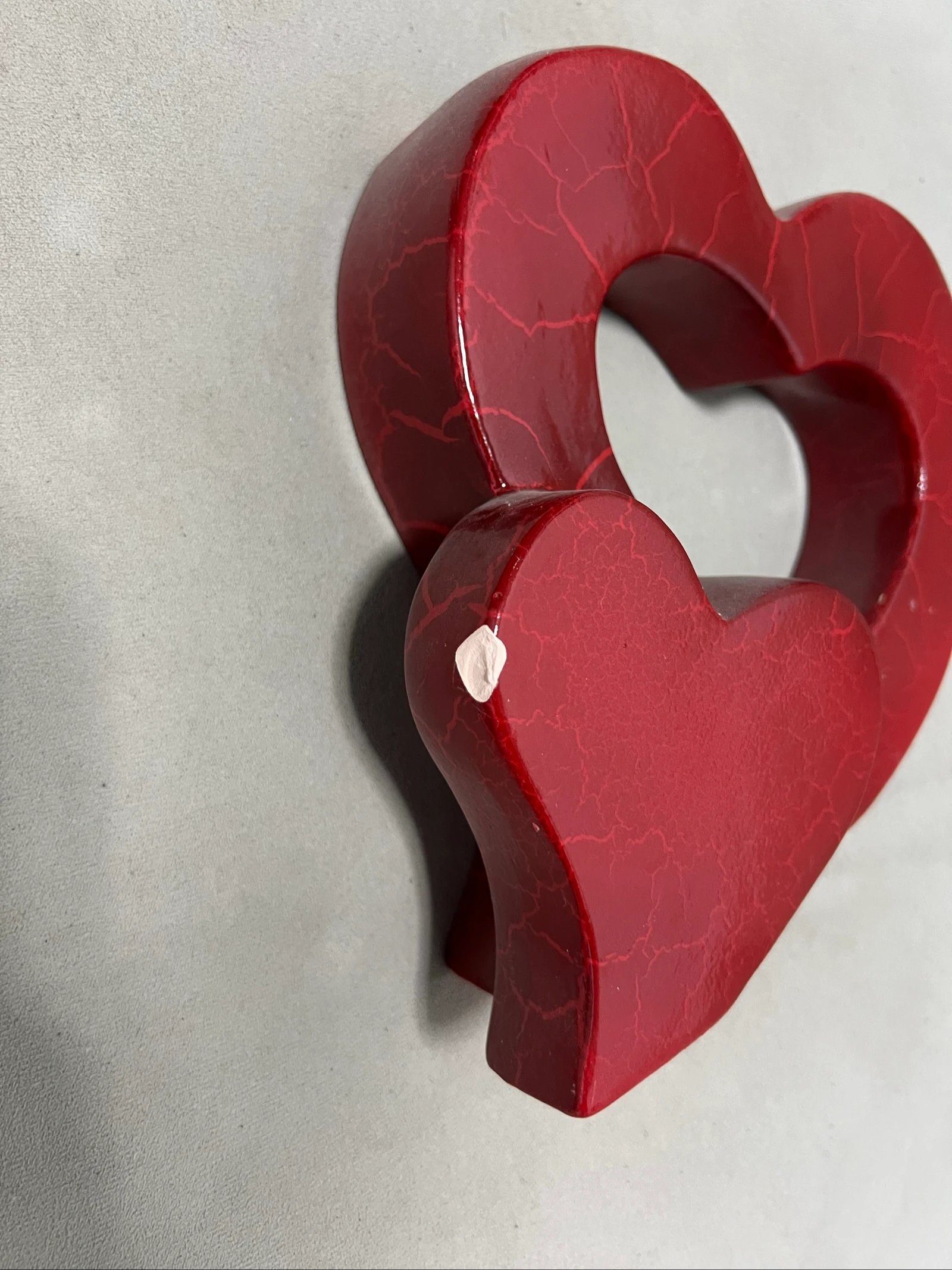 Red hearts sculpture – photo 2